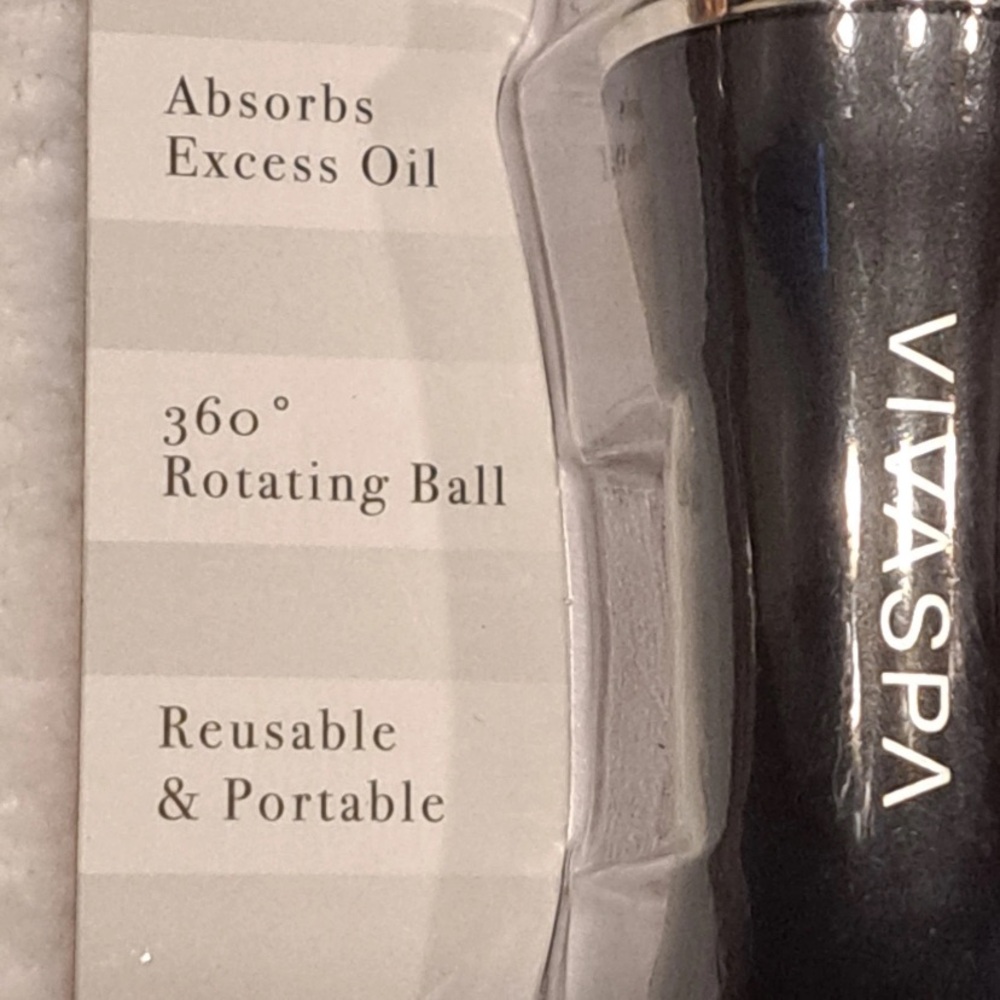 VIVASPA by Vivitar Volcanic Stone on the go Facial Roller Oil-Absorbing Roller. - Picture 2 of 7